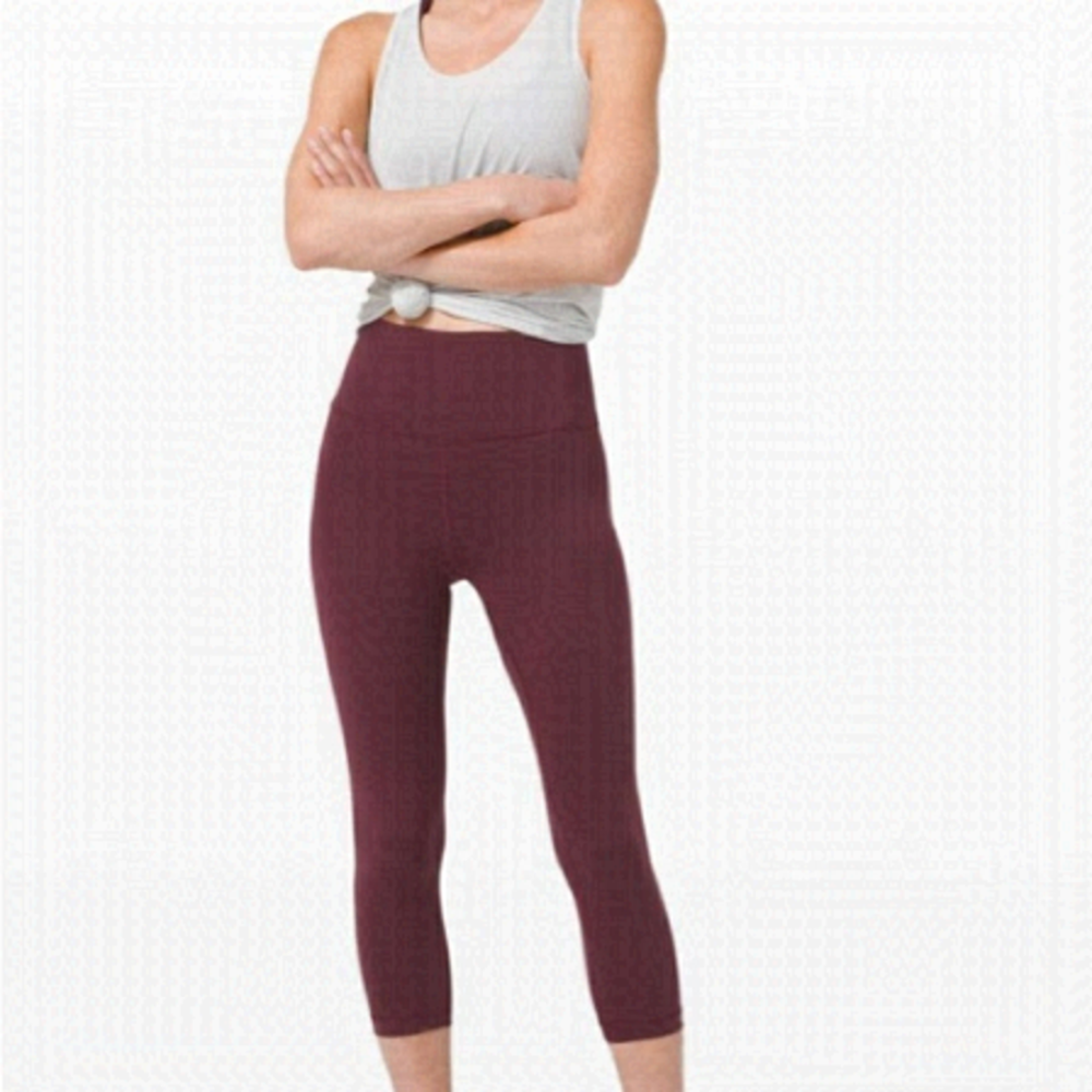 𝅺LULULEMON Wunder Train High Rise Size 4. 21” inseam in color Cassis.
